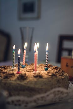 Is it necessary for ice cream cake to contain cake?