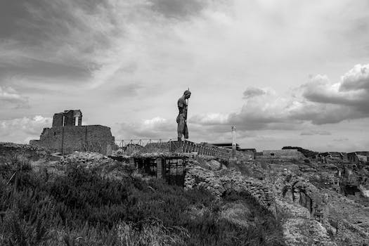 Exploring Pompeii with Rebecca Mead: A Women Who Travel Podcast