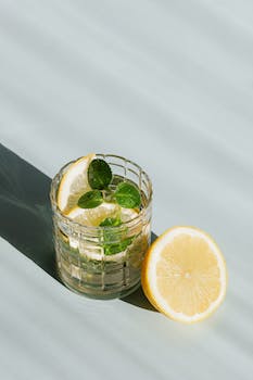 The Rise of 'No Garnish': A New Trend Replacing Paper Straws