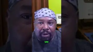 Man wearing a star-pattern bandana speaks to the camera; bright green 'UM' caption at bottom.